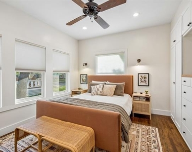 310 N Montclair Avenue - Photo Thumbnail 15