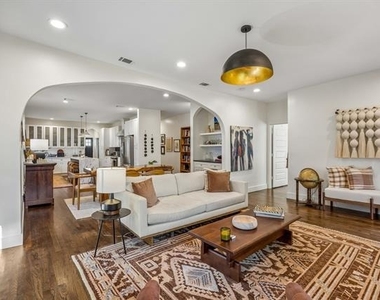 310 N Montclair Avenue - Photo Thumbnail 6