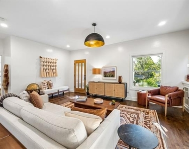 310 N Montclair Avenue - Photo Thumbnail 5