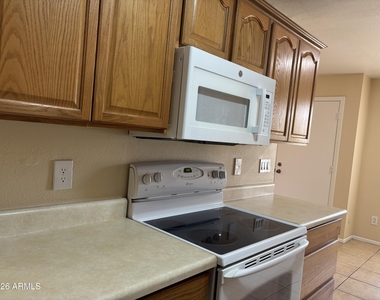 9920 N 97th Drive - Photo Thumbnail 4