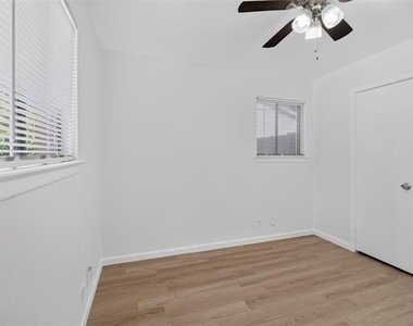 2210 Sycamore Drive - Photo Thumbnail 12