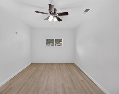 2210 Sycamore Drive - Photo Thumbnail 17