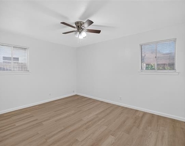 2210 Sycamore Drive - Photo Thumbnail 8