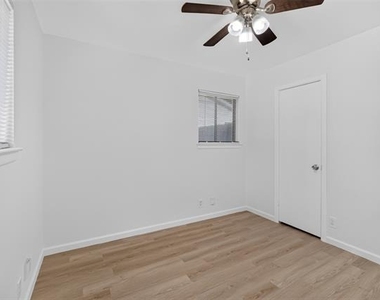 2210 Sycamore Drive - Photo Thumbnail 11