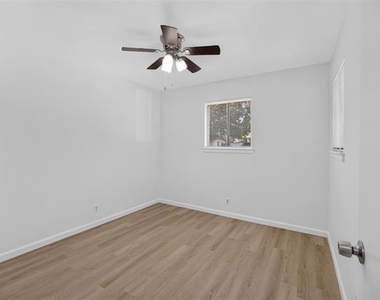 2210 Sycamore Drive - Photo Thumbnail 13
