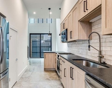 4306 Deere Street - Photo Thumbnail 3