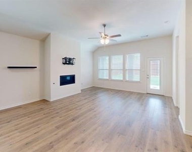1932 Willie Ray Street - Photo Thumbnail 6