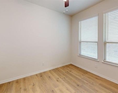 1932 Willie Ray Street - Photo Thumbnail 9