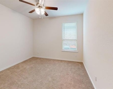 1932 Willie Ray Street - Photo Thumbnail 13