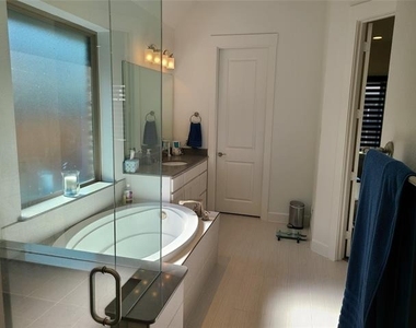 6708 Bermuda Avenue - Photo Thumbnail 17