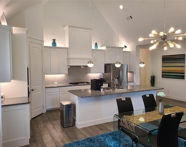 6708 Bermuda Avenue - Photo Thumbnail 4