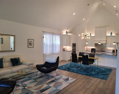 6708 Bermuda Avenue - Photo Thumbnail 3