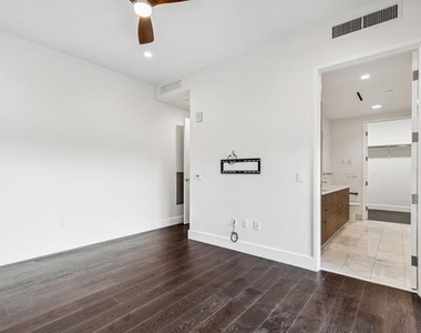 7901 Windrose Avenue - Photo Thumbnail 11