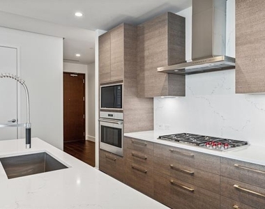 7901 Windrose Avenue - Photo Thumbnail 9