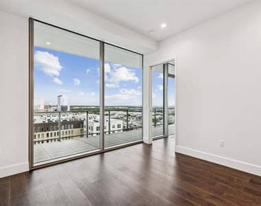 7901 Windrose Avenue - Photo Thumbnail 17