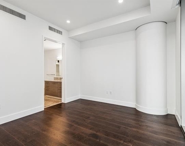 7901 Windrose Avenue - Photo Thumbnail 16