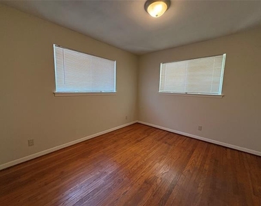 588 Rea Avenue - Photo Thumbnail 12