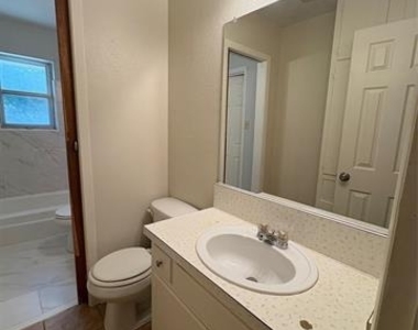 588 Rea Avenue - Photo Thumbnail 9