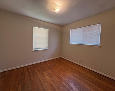 588 Rea Avenue - Photo Thumbnail 13