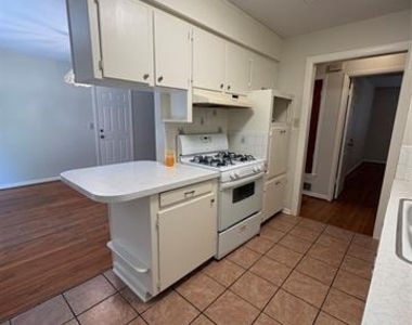 588 Rea Avenue - Photo Thumbnail 6