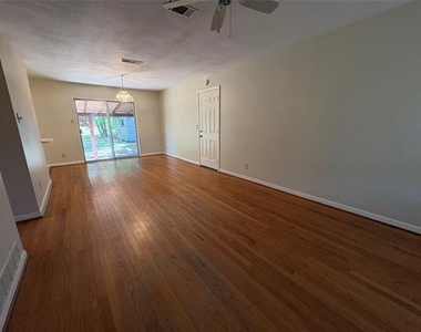 588 Rea Avenue - Photo Thumbnail 2