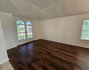 1128 Marshall Drive - Photo Thumbnail 3