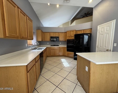 1510 E Charleston Avenue - Photo Thumbnail 13