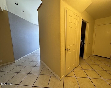 1510 E Charleston Avenue - Photo Thumbnail 8