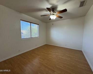 1510 E Charleston Avenue - Photo Thumbnail 23