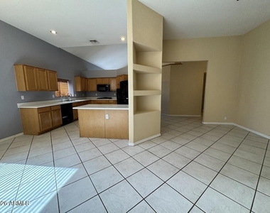 1510 E Charleston Avenue - Photo Thumbnail 11