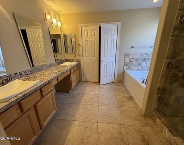 1510 E Charleston Avenue - Photo Thumbnail 4
