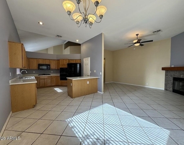 1510 E Charleston Avenue - Photo Thumbnail 12