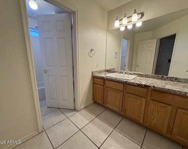 1510 E Charleston Avenue - Photo Thumbnail 17