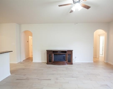 128 Tennyson Street - Photo Thumbnail 2