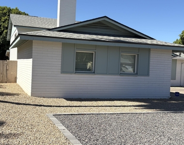 121 E Santa Cruz Drive - Photo Thumbnail 1
