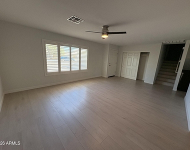 121 E Santa Cruz Drive - Photo Thumbnail 4