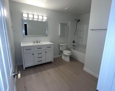 121 E Santa Cruz Drive - Photo Thumbnail 12