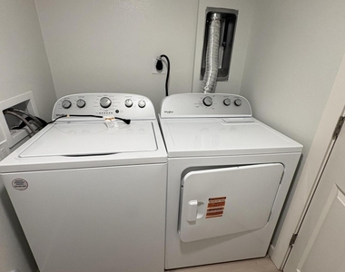 121 E Santa Cruz Drive - Photo Thumbnail 16