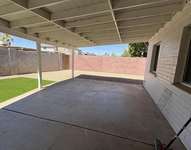 121 E Santa Cruz Drive - Photo Thumbnail 19
