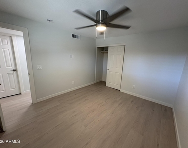 121 E Santa Cruz Drive - Photo Thumbnail 14