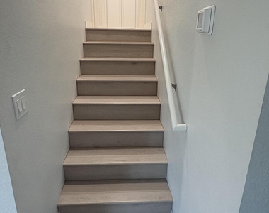 121 E Santa Cruz Drive - Photo Thumbnail 7