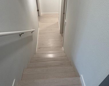 121 E Santa Cruz Drive - Photo Thumbnail 8