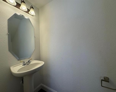 3780 Navarro Way - Photo Thumbnail 21