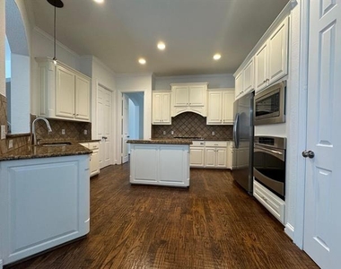 3780 Navarro Way - Photo Thumbnail 2