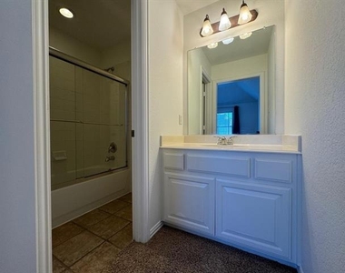 3780 Navarro Way - Photo Thumbnail 20