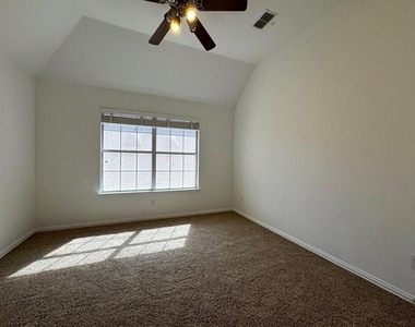 3780 Navarro Way - Photo Thumbnail 18