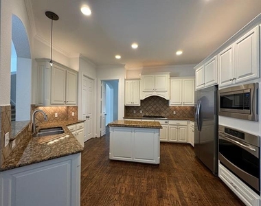3780 Navarro Way - Photo Thumbnail 5