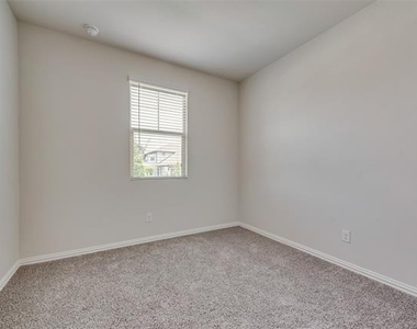 210 Olympus Street - Photo Thumbnail 12