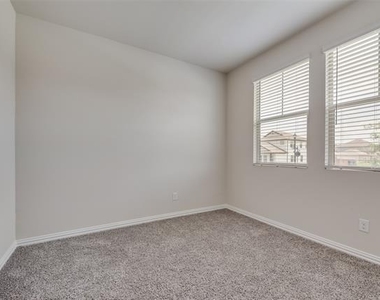 210 Olympus Street - Photo Thumbnail 10