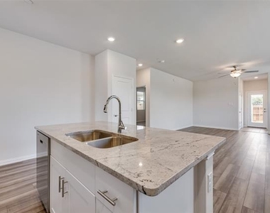 210 Olympus Street - Photo Thumbnail 9